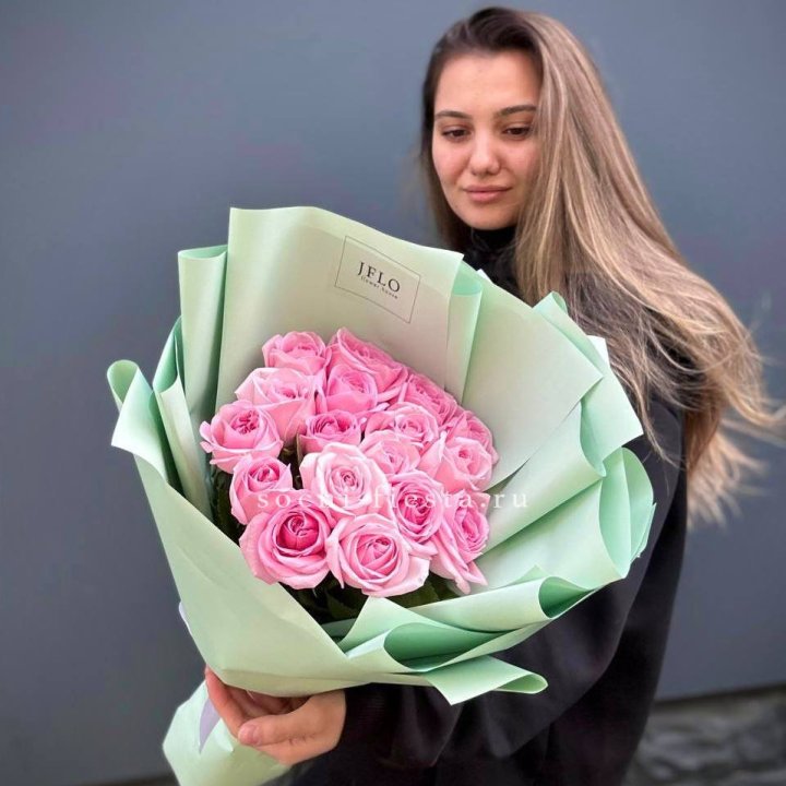 17 розовых роз в Тамбове