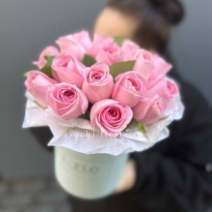 17 розовых роз в цилиндре в Тамбове