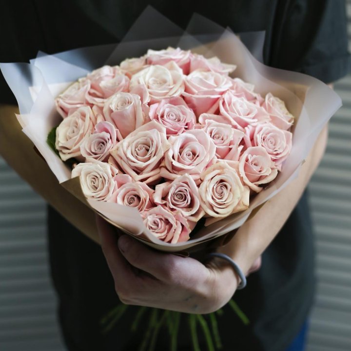 27 кремовых роз в Тамбове
