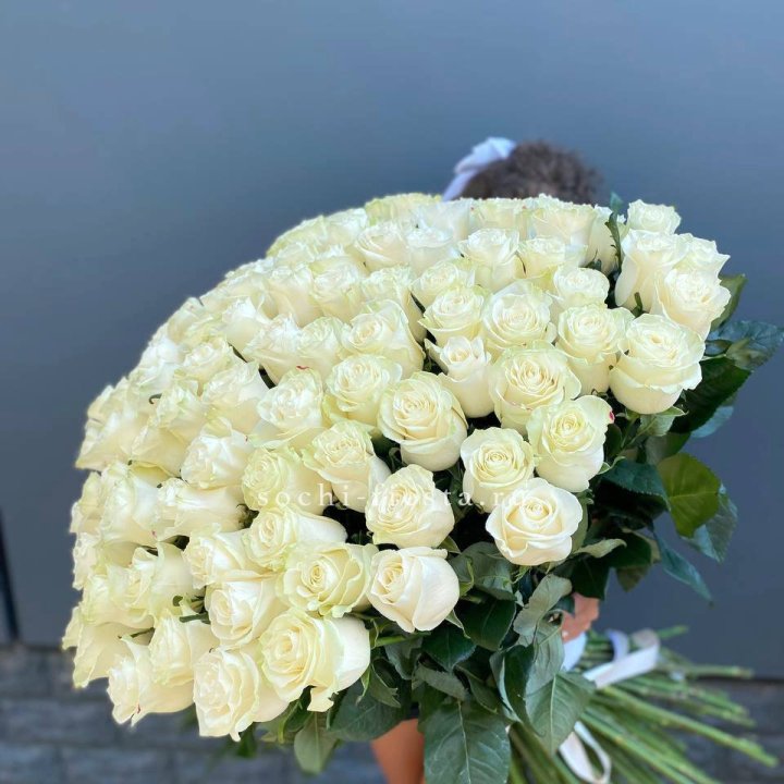 101 белая высокая роза в Тамбове