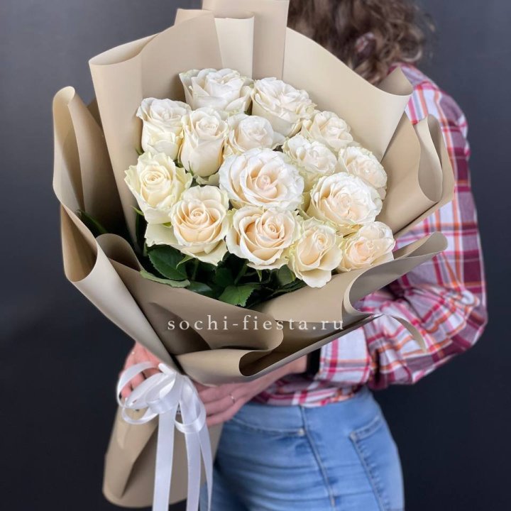 15 белых роз кофе в Тамбове