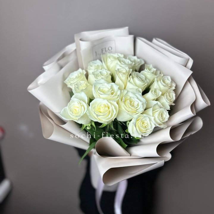 19 белых роз  в Тамбове