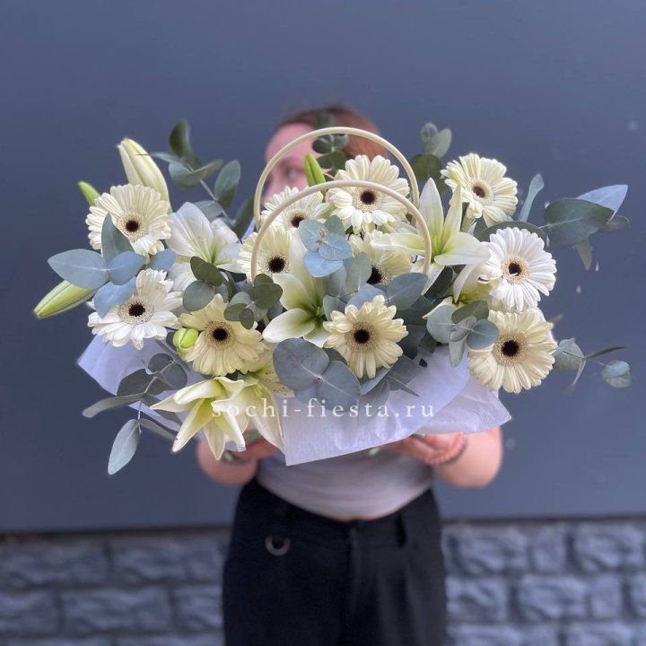 Сумочка лилии и герберы в Тамбове