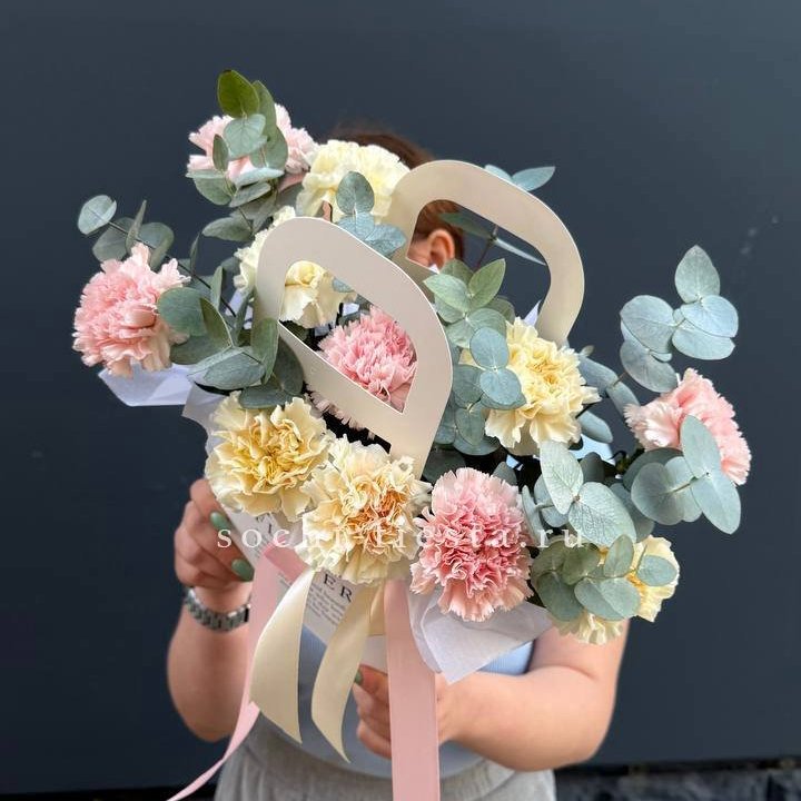 Сумочка из диантусов в Тамбове