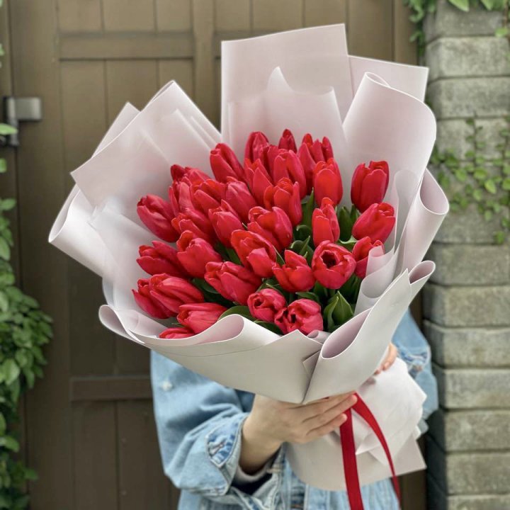 35 красных тюльпанов в Тамбове